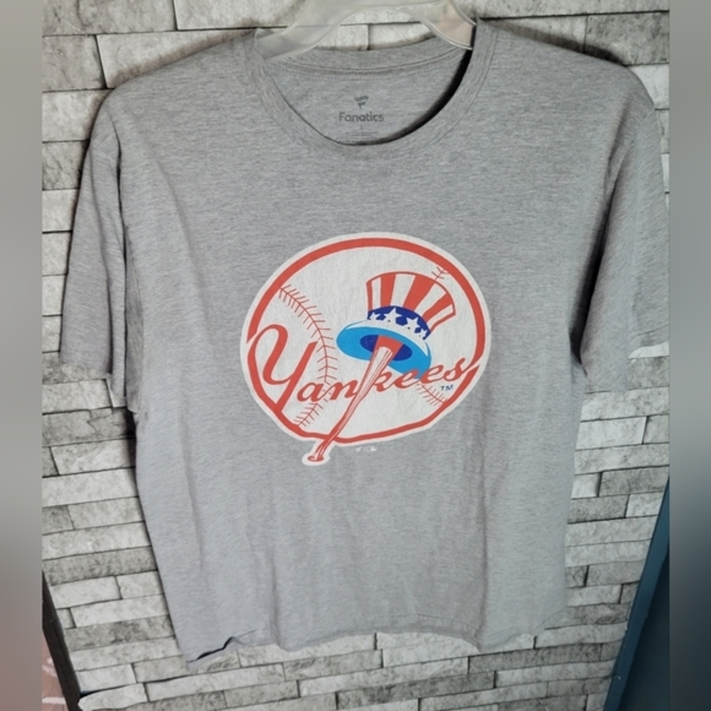 Fanatics New York Yankees Tshirt Size Large Baseball Tshirt‎